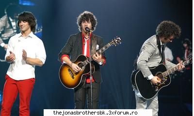 JB pe scena - aici puneti poze cu cei de la jb pe scena - Jonas Bothers