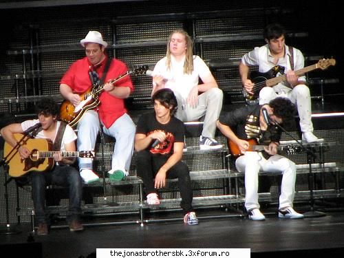 jb pe scena