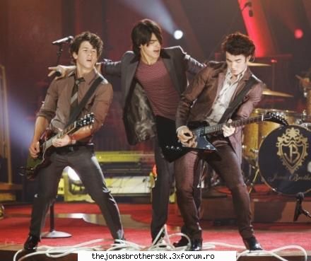 JB pe scena - lav - Jonas Bothers