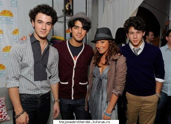 Mai multe vedete Disney - jonas brothers si ashley tisdale - Starurile Disney