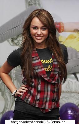 Miley Cyrus - lav - Starurile Disney