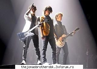 Pictures - lav - Jonas Bothers