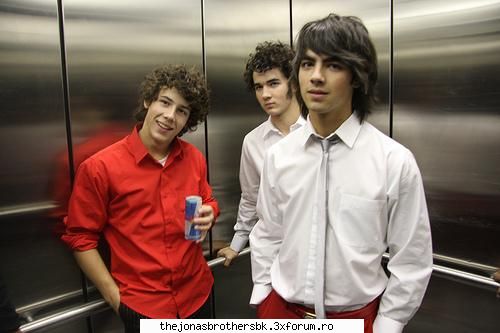 Pictures - lav - Jonas Bothers