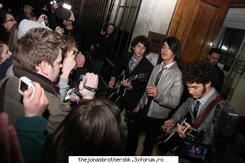 Pictures - lav - Jonas Bothers